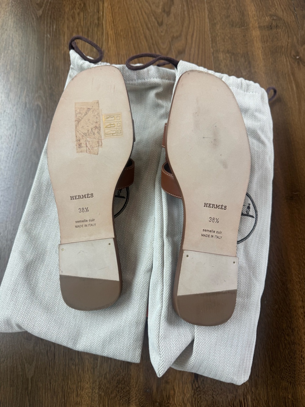 Hermes Orans in Gold - Picture 2 of 4